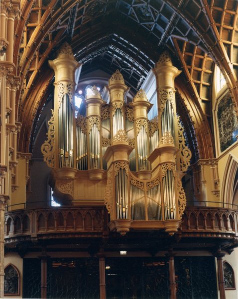 meubelbeeldhouwergerarddewit_chicagoholynamecathedral1988.jpg